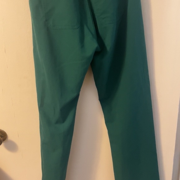 Women’s Fig scrub bottoms size small Kelly green - Picture 2 of 3